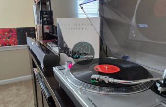 What Makes Eric Clapton’s Slowhand a Vinyl Must-Have? What Makes Eric Clapton's Slowhand a Vinyl Must-Have?